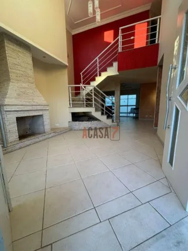 Sobrado para venda e locação com 3 suítes e piscina - Condomínio Granja Olga 2