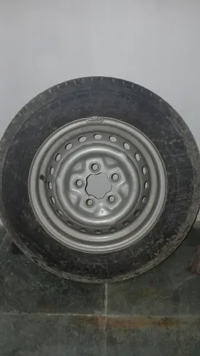 2 pneus de kombi com aro