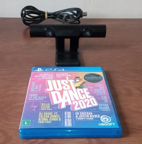 CÂMERA PLAY 4 + SUPORTE + JOGO ORIGINAL JUST DANCE 2020