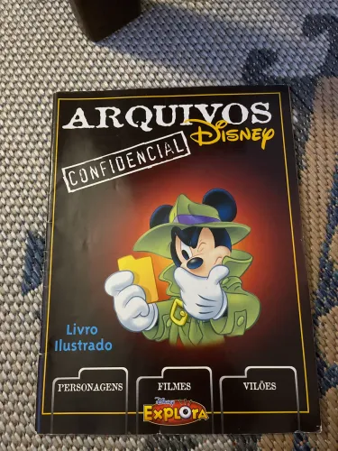 Álbum Arquivos Confidenciais Disney INCOMPLETO **ACEITO OFERTAS**