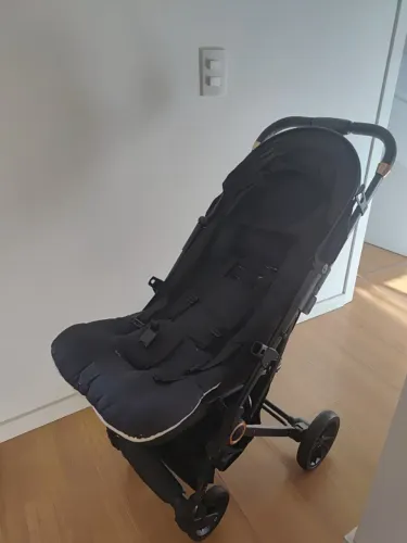 Carrinho de bebê compacto