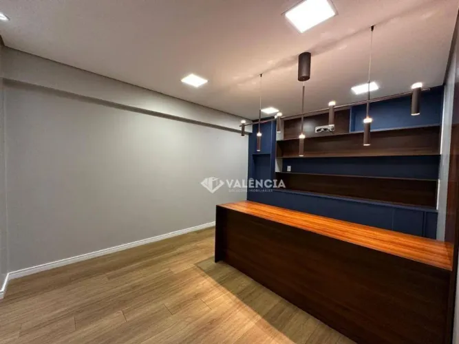 Sala para locação com 650m 2 por R$29.000,00 Na rua Carlos Gomes - no bairro Maria Luiza C