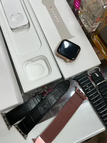 Apple Watch série SE rose 40cm