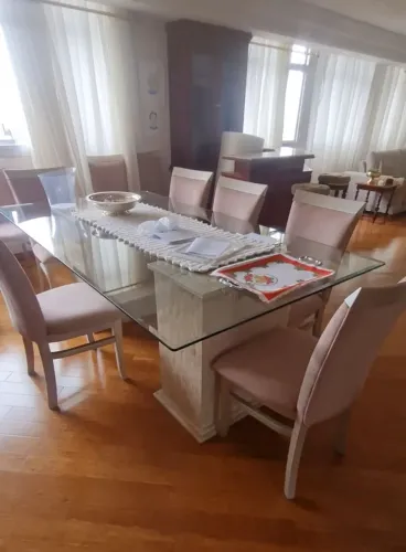 Mesa sala de jantar - 10 cadeiras sem avarias com base em mármore