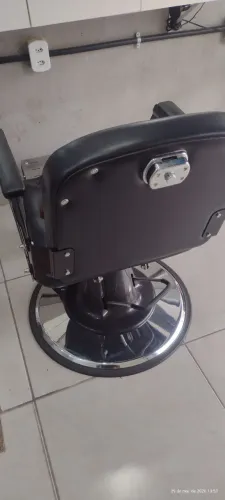 cadeira de barbeiro 4 meses de uso excelente pouco uso tá zero 