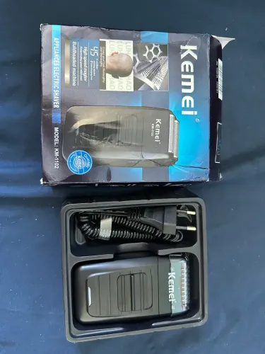 Vendo um kit de máquinas de corte de cabelo profissional 