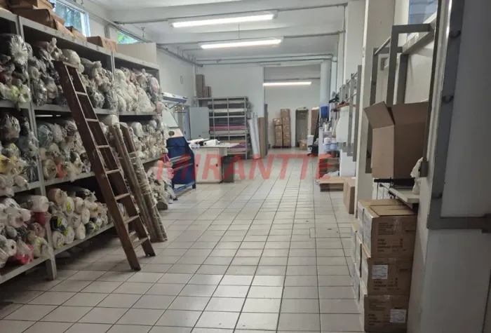Comercial de 1100m² em Casa Verde Alta