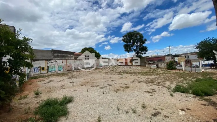 Amplo Terreno Disponivel para Aluguel na Vila Assis
