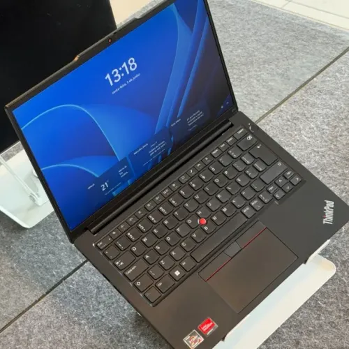 Notebook Thinkpad, AMD Ryzen 5, 8gb de RAM, 256gb de SSD e tela de 14 polegadas