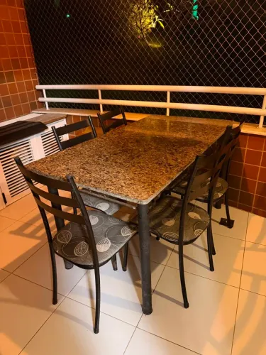 Mesa de granito em otimo estado