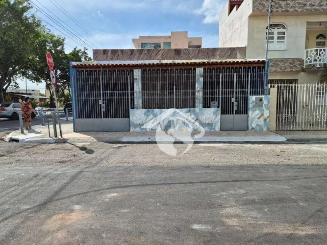 Casa à venda no Conj Costa e Silva, com 3 quaeros, por R$ 430.000 - Siqueira Campos - Arac