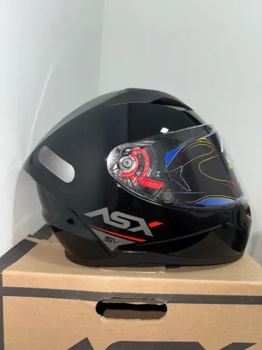 Capacete ASX preto brilhoso com óculos interno