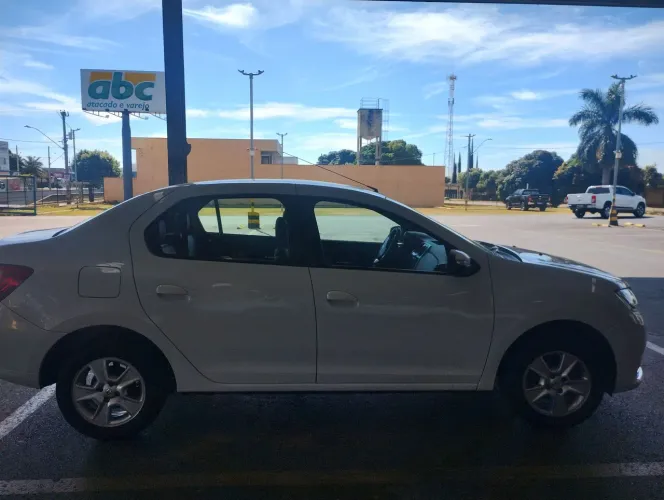Renault Logan Dynamique Hi-flex 1.6 8V 4P 2015