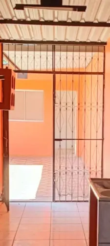 Portal de ferro completo medindo 2,50 (altura) por 1,70 (largura)