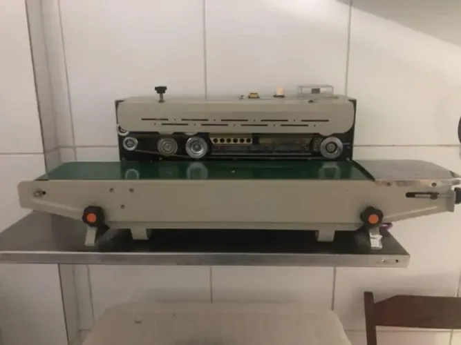 Seladora Automática Contínua Com Selagem Horizontal Cor Cinza