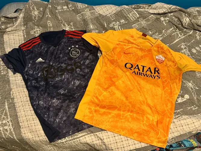 Camisas Roma e Ajax