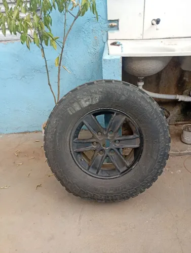Roda L200 Triton aro 16 - Pneu Deslocado