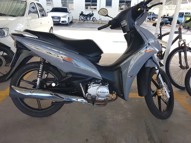 Vendo moto em ótimo estado de conservação e pouco rodada.