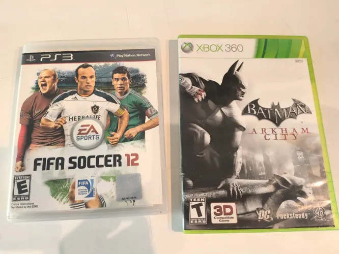Capa jogo FIFA SOCCER 12 ps3 + BATMAN ARKHAM city Xbox 360 usado