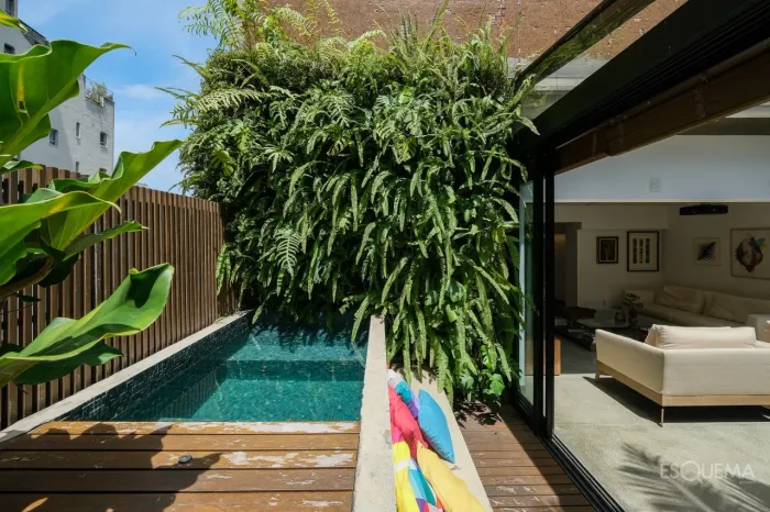 Cobertura com adega para mil garrafas, área gourmet e piscina aquecida