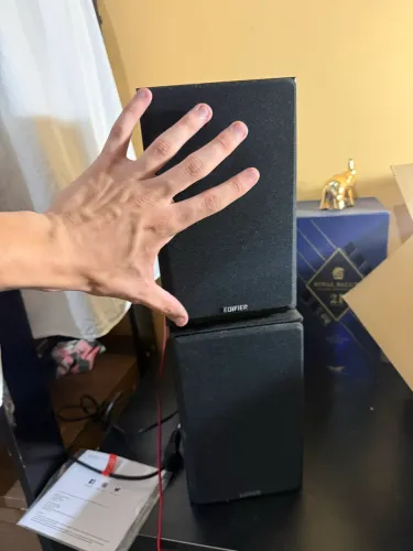 Caixas monitores EDIFIER