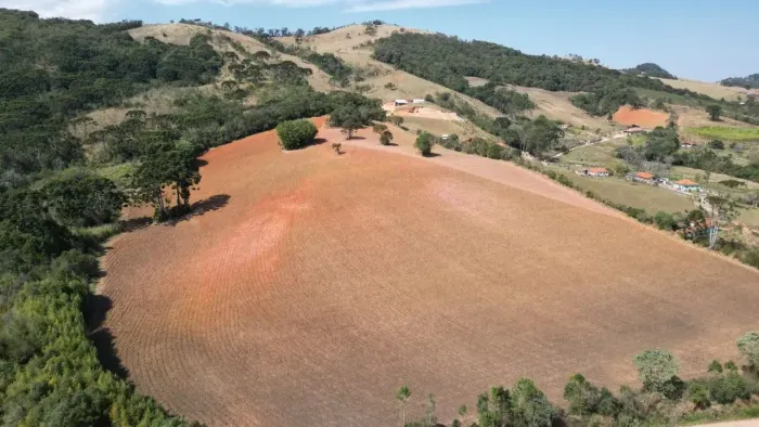 terreno  em Itapeva-MG  propício  pra morango  e Flores