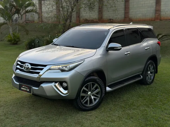 Toyota Hilux SW4 SRX 4X4 2.8 TDI 16V Dies. Aut. 2016