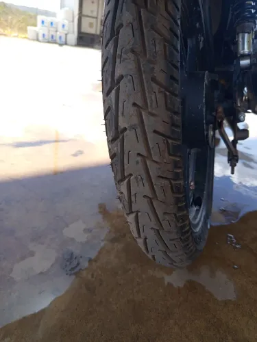 Pneu traseiro para moto