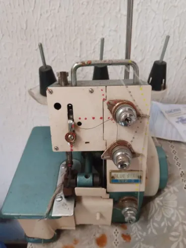 Maquina de costura overlock