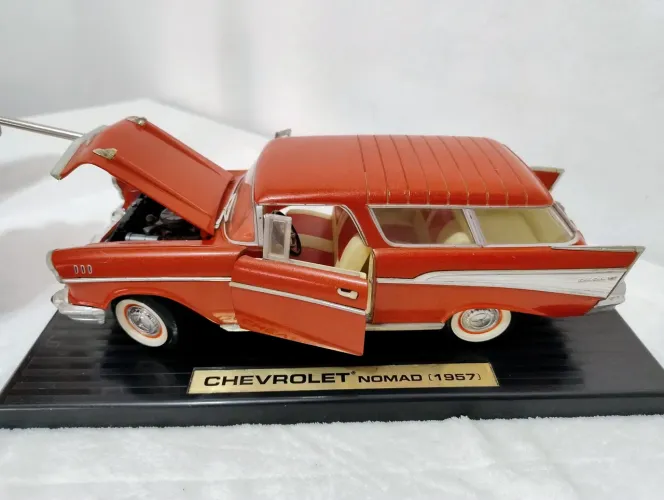 Miniatura Chevrolet Nomad 1957 escala 1/18