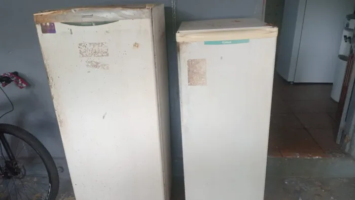 Vendo esse freezer e essa geladeira funcionando tudo 1000 reais