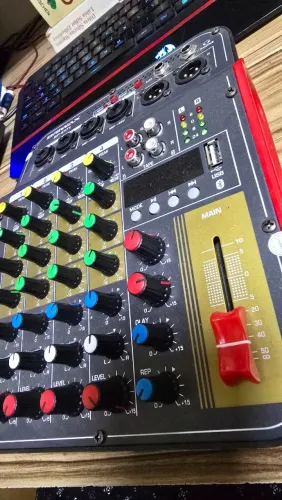 Kit Studio & Podcast: Mesa Briwax 4Ch Bluetooth + Mic Behringer C-1U + Mic Vedo BM80