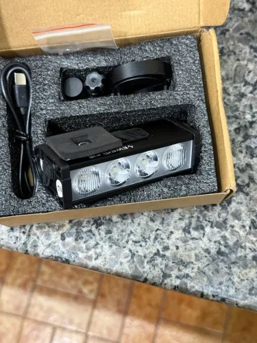 Lanterna Farol bike Newboler 3000lum 2000mah