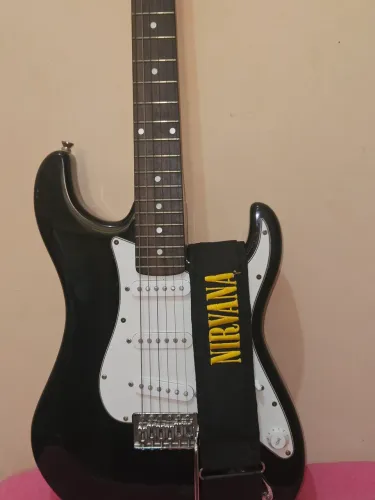 Guitarra Tagima MG22 (Acompanha correia + amplificador)