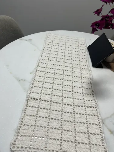 Trilho de mesa Cru Geométrico