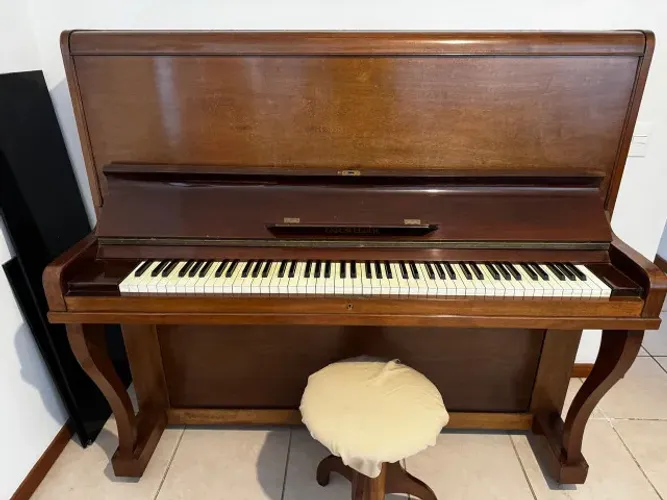 Piano de Armário Essenfelder Acústico Tradicional + Banqueta