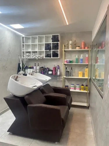 Vendo salão de beleza ou só a loja