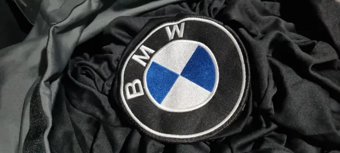 Capa Automotiva Kings para Carro Hatch ? Lycra preta com Logo BMW Bordada