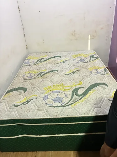 Vende-se cama de casal