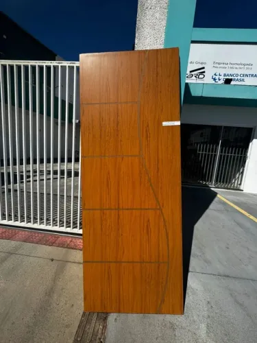DERETO DO FABRICA!! PORTA FRISADA DE EUCALIPTO