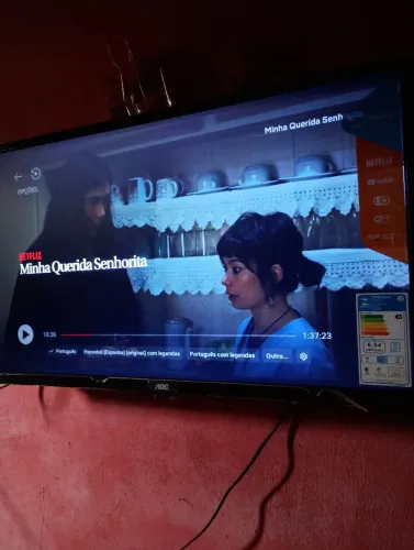 Vendo essa TV  boas condições..