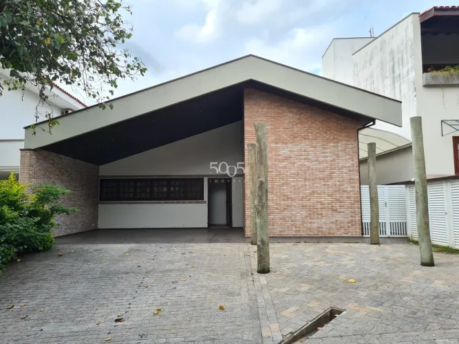 Casa térrea à venda no Condomínio Portal de Itu com 196m² de construção e 3 suítes