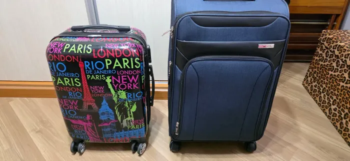 2 malas de viagem, média e pequena..