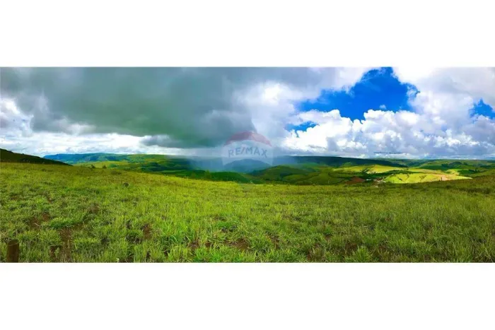 2 hectares a 5km do Arraial de São João Batista da Canastra, com vista para o Parque e dua