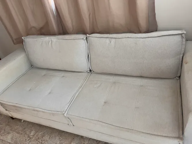 Sofá 2 lugares reto com braços largos