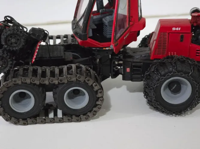Miniatura muito rara Harvester Florestal Valmet 941 corte de árvores escala 1/50 em metal