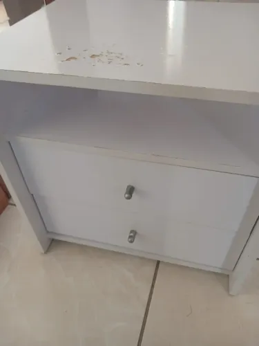 Criado mudo com 2 gavetas