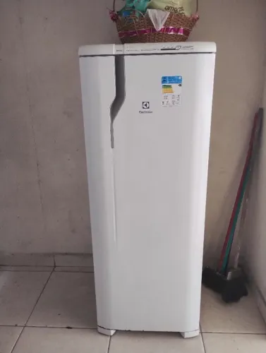 Geladeira Eletrolux Frost Free - não gela
