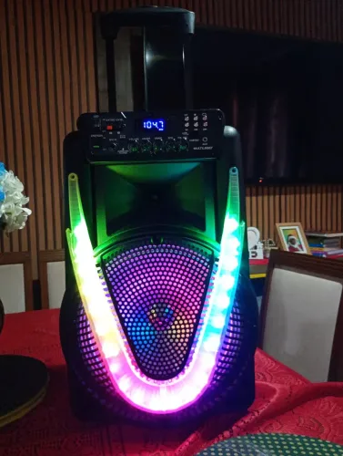 Caixa de som Multilaser modelo SP 395 500 watts de potência RMS