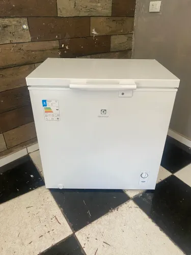 Vendo lindo freezer 01 porta 220 volts 220 volts original e funcionando 